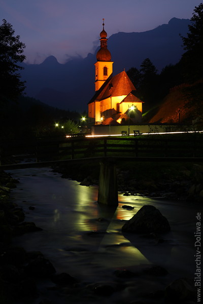 Ramsau-Kirche Nachtfoto Lichtstimmung ber Ache Wasserbrcke