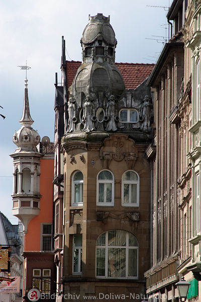 Architektur Konstanzer Altstadttrme Hausgiebel Figuren Magd-Skulpturen