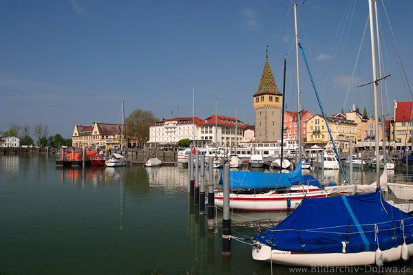 Bootshafen Lindau Wasserbecken um Mang-Leuchtturm Altstadthotels am Bodenseeufer
