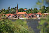 Lauenburg Elbe Grnufer Frhling Wasserblick City-Skyline Foto durch Grnbltter