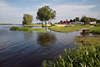 Hitzacker Elbe Flussufer Landschaftsbild Hochwasser gefhrdeter Urlaubsort Elbmarsch Radwanderer Foto
