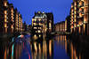 Speicherstadt Nachtlichter Wasserschloss Hamburg Foto Fleetschiff Lichtspuren Bild