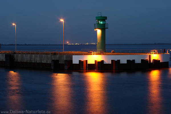 Bsum Hafenmole Leuchtturm Laternen Nachtlichter in Meldorfer Bucht Nordsee-Wasserlandschaft