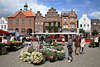 Husum Wochenmarkt im Hafen Markt in Grostrasse Husumer Altstadt