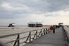 Strandsteg Sankt Peter-Ording Brcke zu Pfahlbauten auf Nordseestrand weites Horizont in Bild