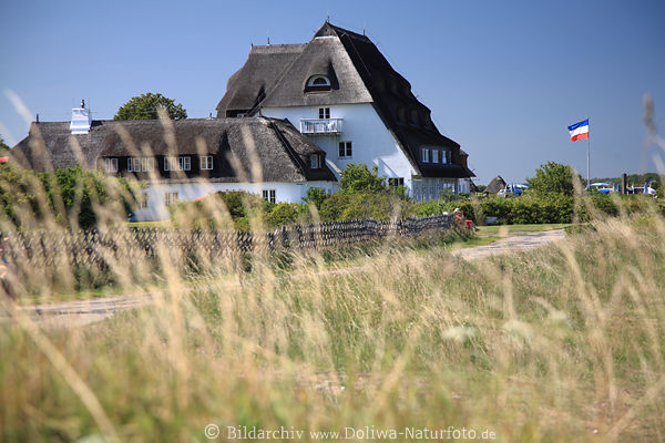Dhnen-Strandhaus in Gras Ostsee-Landschaft Uferpromenade Hohwacht Pension am Meer