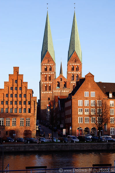 Lübeck Marienkirche Doppeltürme Altstadt Backsteinbau an der Trave