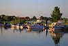 Elbhafen Darchau Flulandschaft Bild Elbufer Fhre Boote in Wasser Panorama